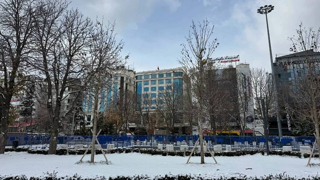 Güvenpark'ta banklar sadece kardan adamlara rezerve! 4